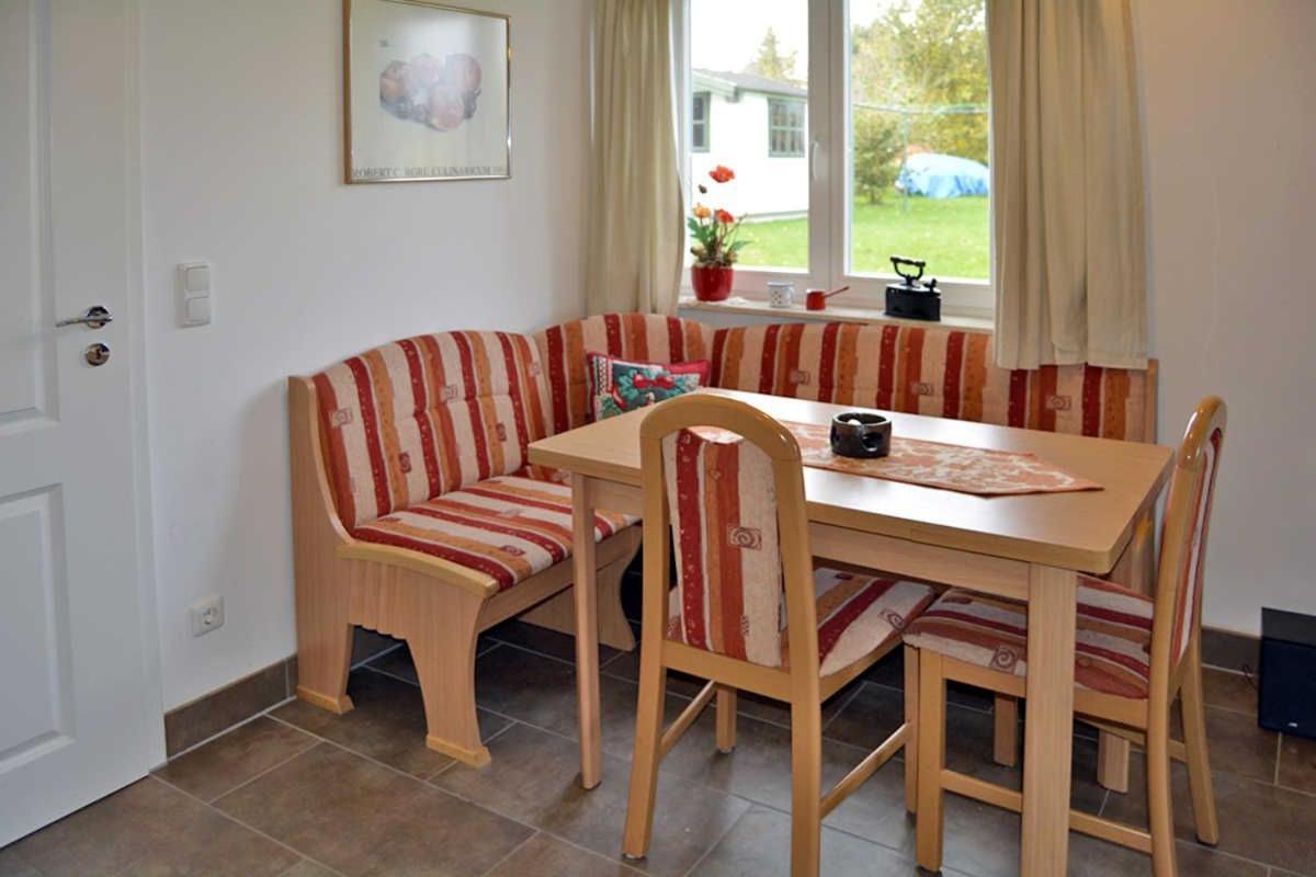 Reetdachhaus Im Fischerdorf Freest Buitenkant foto