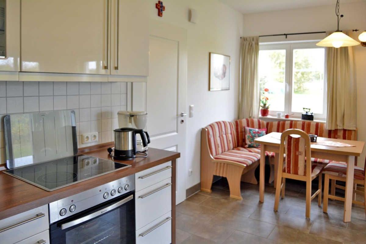 Reetdachhaus Im Fischerdorf Freest Buitenkant foto